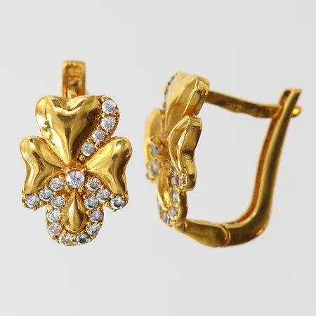 Ett par örhängen med vita stenar, 15x10mm, ABV, 21K.  Vikt: 4,8 g