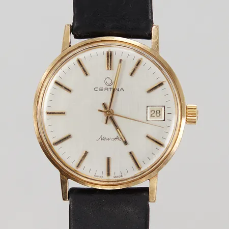 Herrur Certina New Art, 14K, Ø33,5mm, manuell, datum, läderband, repor på glas, defekt läderband, Bruttovikt: 31,3g.
