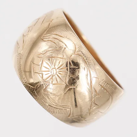 Ring med mönsterdekor, stl: 18¼, sovjetiska stämplar, 14K guld Vikt: 6,4 g