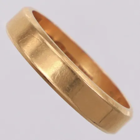 Ring stl 20, bredd 4,7mm, gravyr, 18K Vikt: 6 g