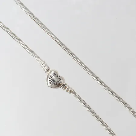 Kedja Ormlänk, Pandora, Moments med hjärtformat lås, längd ca 45cm, bredd ca 3mm, 925/1000 silver  Vikt: 30,6 g