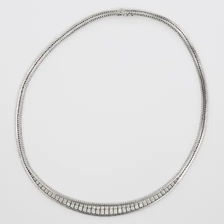 Collier, doserad stel modell med vita stenar, längd 44cm, bredd 4 - 10mm, 18K vitguld Vikt: 53,9 g