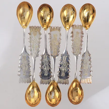 7 mockaskedar, längd 11cm, samiskt motiv, förgyllda blad, FIN, 830/1000 silver Vikt: 65,6 g