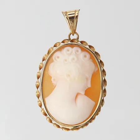 Hänge Camè, 26x22mm ink ögla, 18K. Vikt: 5,3 g