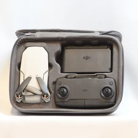 Drönare DJI Mavic Mini Ultraslight 249g, 3 batterier, laddare, kablage, handkontroll samt extra propellerblad, i softcase, limmad spricka i ena drönararmen, ej provflugen, ingen funktionsgaranti Skickas med paket.