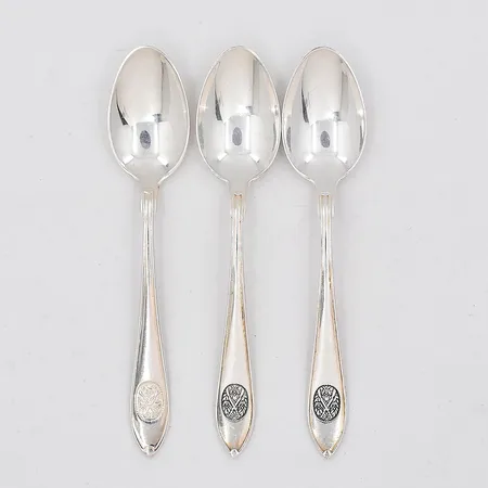 3 Kaffeskedar, modell Skytte, längd 12,5cm, graverade, silver 830/1000 Vikt: 45,5 g