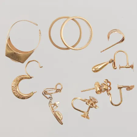 Diverse guld, defekter/gravyrer/stenar, 18K, 13,3g.