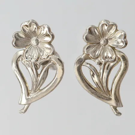 Ett par örhänge med vita stenar, längd 11mm, bredd ca 3-4mmm, 18K Vikt: 0,8 g