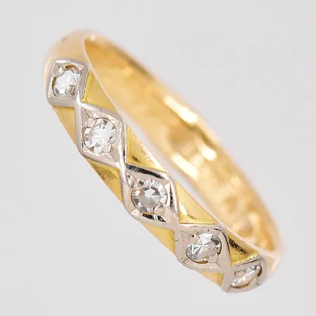 Ring, diamanter 5x0,02ct, stl 16, graverad, 18K Vikt: 2,7 g