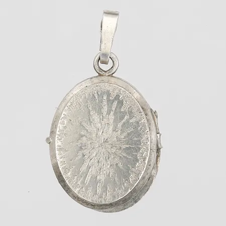 Hänge, medaljong, öppningsbar, ca 20x17mm, slitage, silver. Vikt: 6,6 g