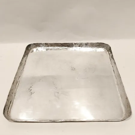 Bricka med vikt profilerad kant, mått ca 20x20cm, Palmgrenska Samskolan Ab år 1972, silver Vikt: 372,3 g