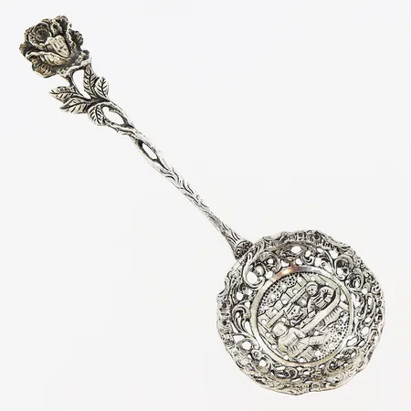 Strösked rosmodell, 160mm, genombruten dekor, GEWE, silver 830/1000. Vikt: 34,8 g