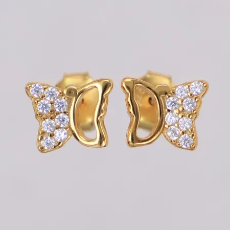 Ett par örhängen med vita stenar, längd 6,4mm, bredd 7,9mm, förgyllt silver 925/1000 Vikt: 0,8 g