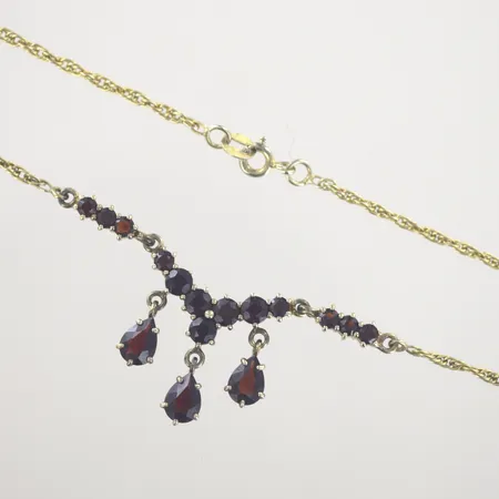 Collier med granater, längd 42 cm, förgyllt silver 925/1000 Vikt: 7,5 g
