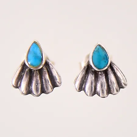 Ett par örhängen med blå stenar, 9x7mm, silver 925/1000 Vikt: 1,2 g