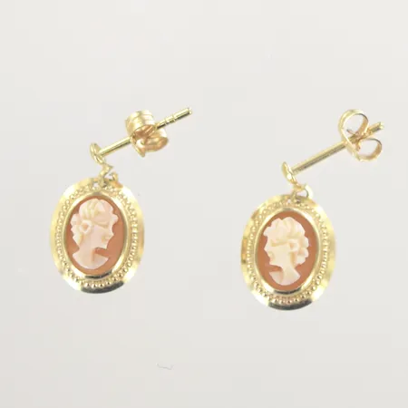 Ett par örhängen Camé, längd 1,4 cm, bredd 0,9 cm, 18K Vikt: 1,2 g