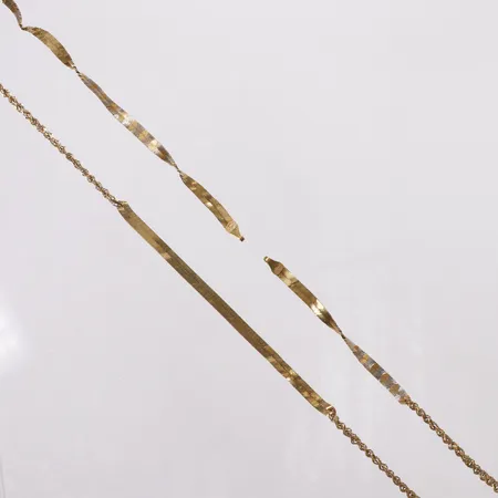 Collier, tvåfärgad, ca 57cm, defekt, vikskador, saknar lås, 18K Vikt: 8,6 g
