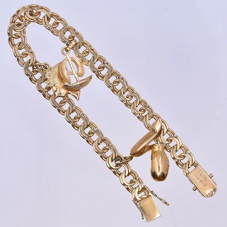 Armband Bismarck med berlocker, längd 20,5 cm, bredd länk 7 mm, 18K. Vikt: 26,4 g