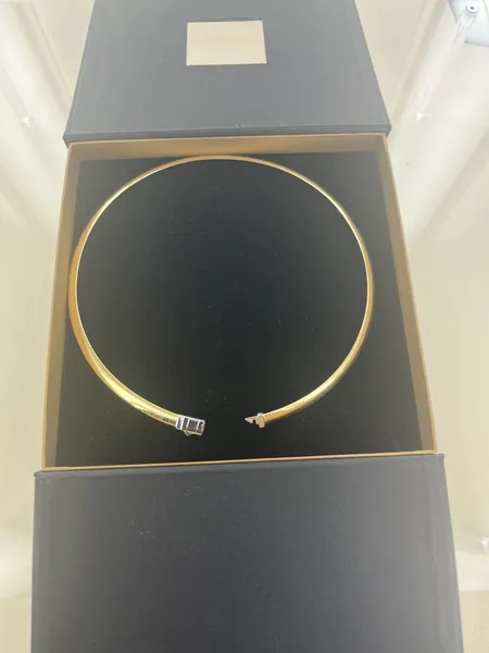 Collier halvstel 2 färger, längd 41 cm, bredd 5,8 mm, 18K Vikt: 30,9 g