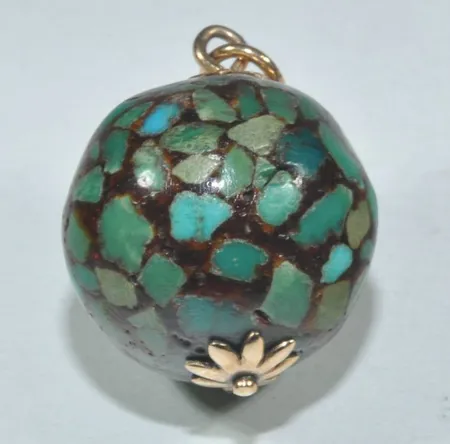 Hänge mosaik med gulddetaljer, Ø 22mm, 18K Vikt: 11,5 g