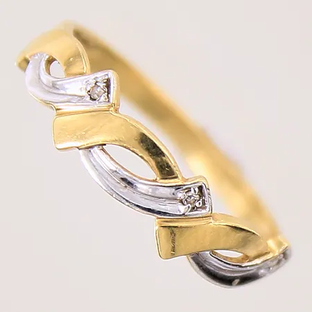 Ring med diamanter 3 x ca 0,005ct, stl: 18, bredd: 2-4,4mm, tvåfärgad, GHA, 18K Vikt: 2,2 g