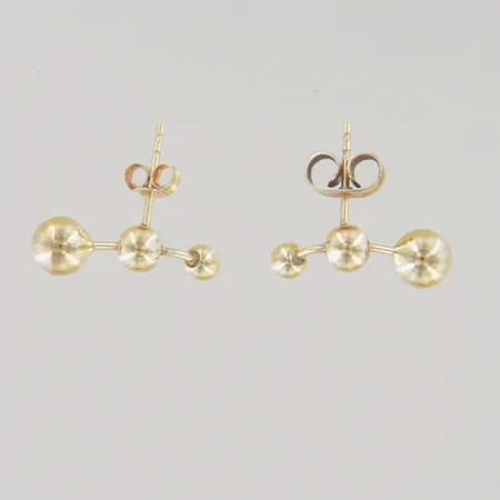 Ett par örhängen, höjd 1,5 cm, udda ploppar, 18K Vikt: 1,1 g