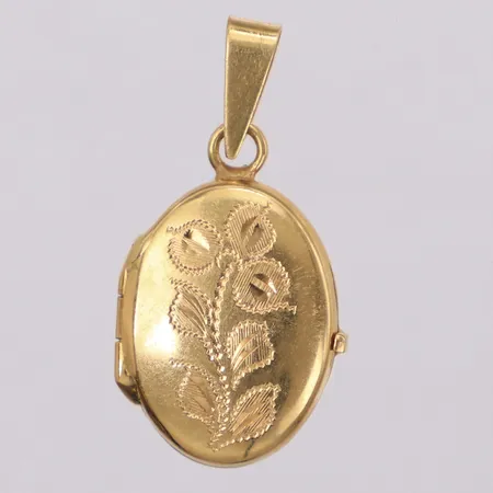 Medaljong, längd 32mm, repor, 18K. Bruttovikt 4,2g Vikt: 4,2 g