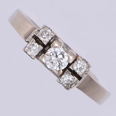 Ring med diamanter 1 x ca 0,20ctv brilliant + 4 x ca0,03ct 8/8slipade, stl 16¾, vitguld, Atelier Ajour år 1963, 18K Vikt: 4 g