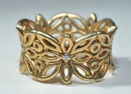 Ring förgyllt Blossom av Izabell camille Ø 17,25 mm, silver. Vikt: 5,8 g