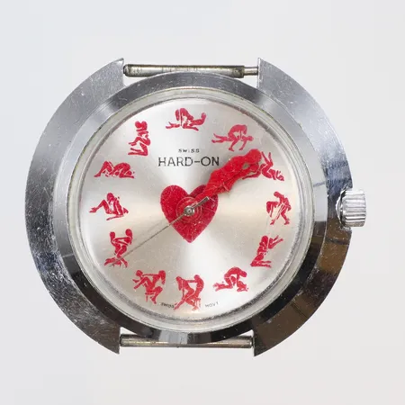 Herrur Hard-On Swiss Ø46mm, manuell uppdragning, plastglas spricka