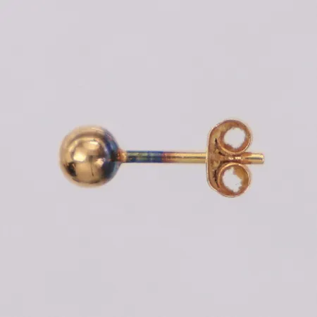 Ett örhänge, kula, missfärgat, 18K Vikt: 0,2 g