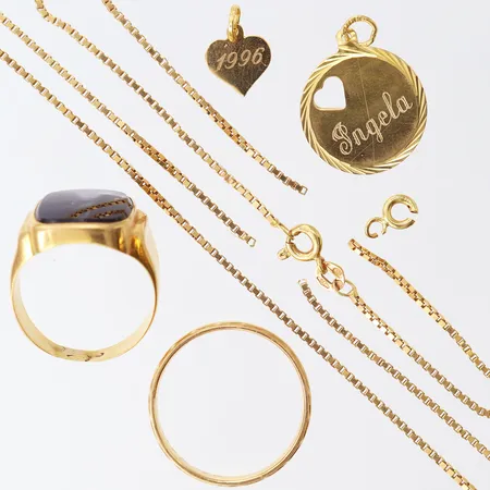 Guldskrot, sten, gravyr, skeva, defekta, 18K Vikt: 16,8 g