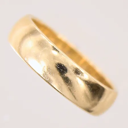 Ring, slät, stl: 16¼, bredd: 4,9mm, gravyr, 14K Vikt: 4,2 g
