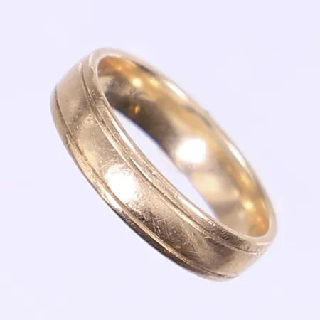 Ring, slät, tillv. Schalins, stl 18½, bredd 5mm, repig, 9K Vikt: 4,3 g