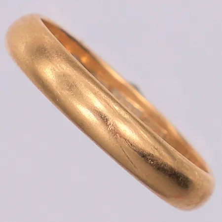 Ring slät, stl 18¼, gravyr, 18K Vikt: 4,2 g