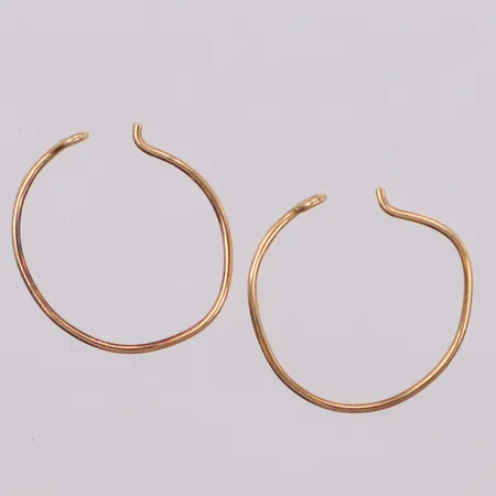 Ett par örhängen, Ø12mm, skeva, 18K Vikt: 0,2 g