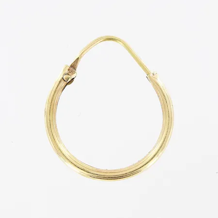 Enstaka örhänge, 16x15mm, bredd 1mm, 14K. Vikt: 0,3 g