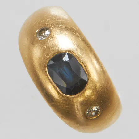 Lordring, safir samt gammalslipade diamanter 2x ca 0,04ct, stl 15½, bredd 4,5-9,5mm, repig, 18K Vikt: 8,6 g