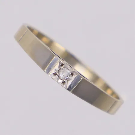 Ring med diamant, ca 0,02ct, stl 17, bredd 2,5mm, vitguld, 18K Vikt: 1,8 g