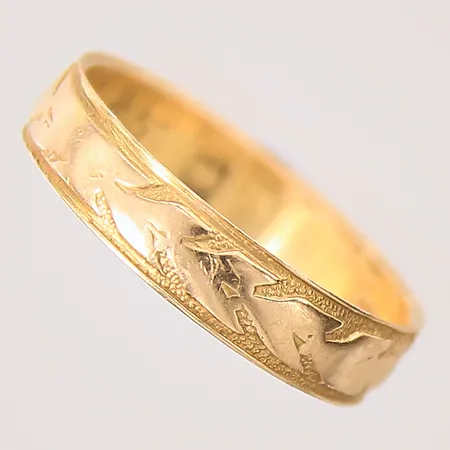 Ring med dekor, stl: 20, bredd: 5,1mm, gravyr, ALTON, 18K Vikt: 3,8 g