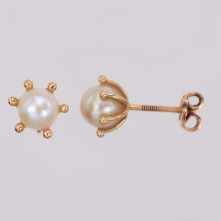 Ett par örhängen med pärlor, bredd 8,4mm, ostämplat 18K Vikt: 2,1 g