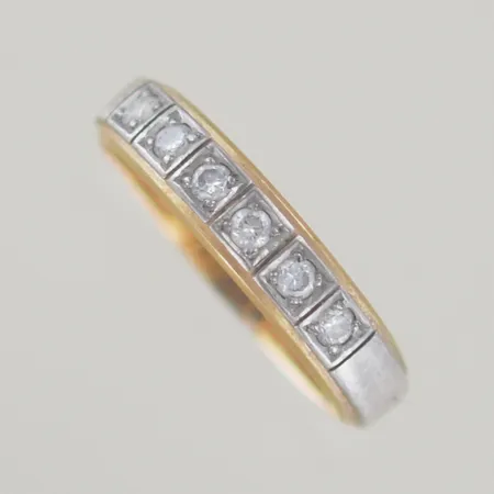 Ring med diamanter 6 x 0,03ct, Ø 17 mm, graverad, 18K Vikt: 3,3 g