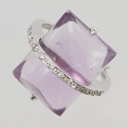 Ring, ametist samt diamanter 12 x ca. 0,005ct, Ø17, bredd: 1,5-20mm, vitguld, 18K, 7,8g.