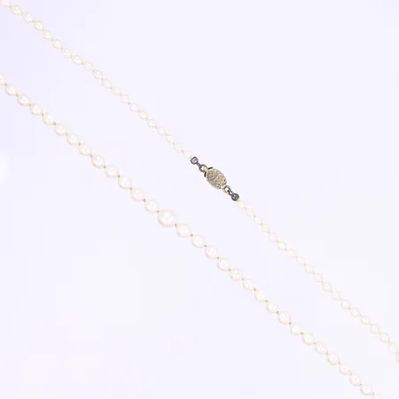 Pärcollier, imitationspärlor, 52cm, bredd 4-7mm, lås i 18K Bruttovikt: 14,3g 