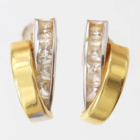 Ett pa örhängen med vita stenar, ca 6-15mm, missfärgat stift, 18K Vikt: 1,6 g