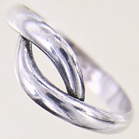 Ring med dekor, stl 17½, bredd 3-8mm, silver 925/1000 Vikt: 2,1 g