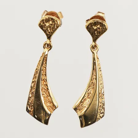 Ett par örhängen, längd 43mm, bredd ca 17mm, 18K Vikt: 1 g