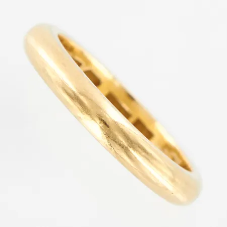 Ring slät, stl 16¾, bredd 3mm, gravyr, 18K Vikt: 5,2 g