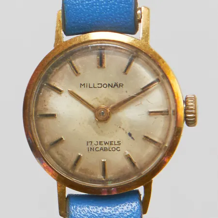 Damur Milljonär, 18K, trasig, läderband, bruttovikt inkl bandet 8,7g