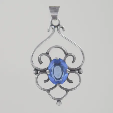 Hänge med sten, längd 4,5 cm, bredd 2,5 cm, silver Vikt: 4,8 g